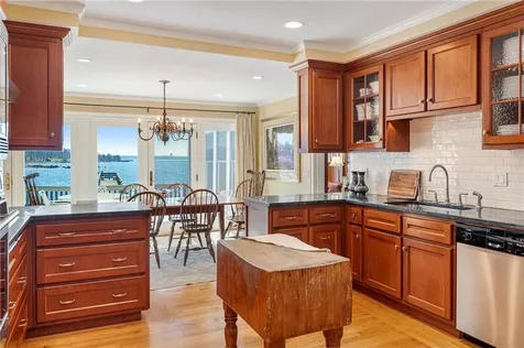 8 Walley Street Bristol RI 02809