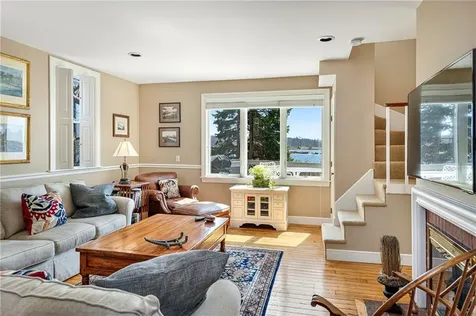 8 Walley Street Bristol RI 02809