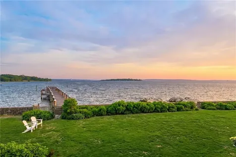 8 Walley Street Bristol RI 02809