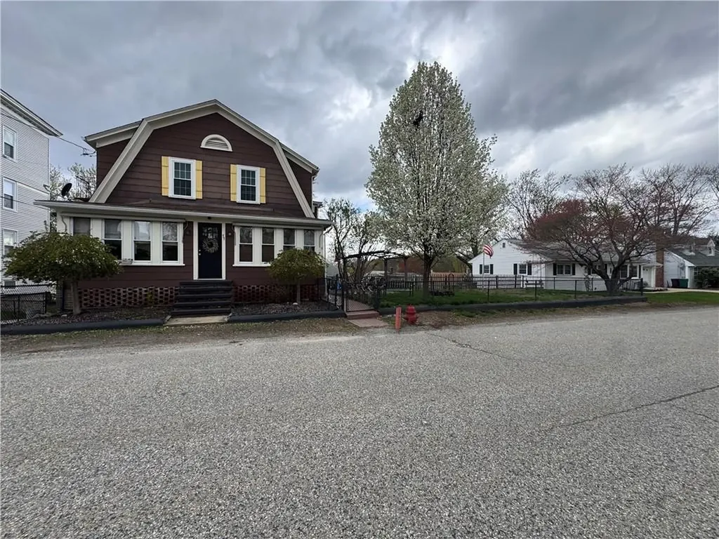 75 Kenwood Street Woonsocket RI 02895