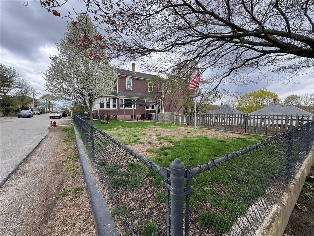 75 Kenwood Street Woonsocket RI 02895