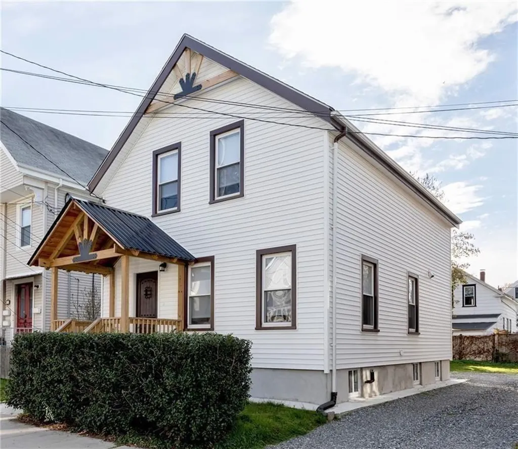 18 Hall Avenue Newport RI 02840