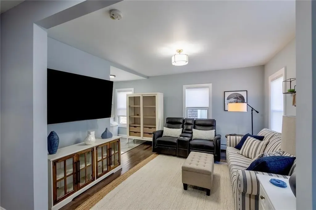 18 Hall Avenue Newport RI 02840
