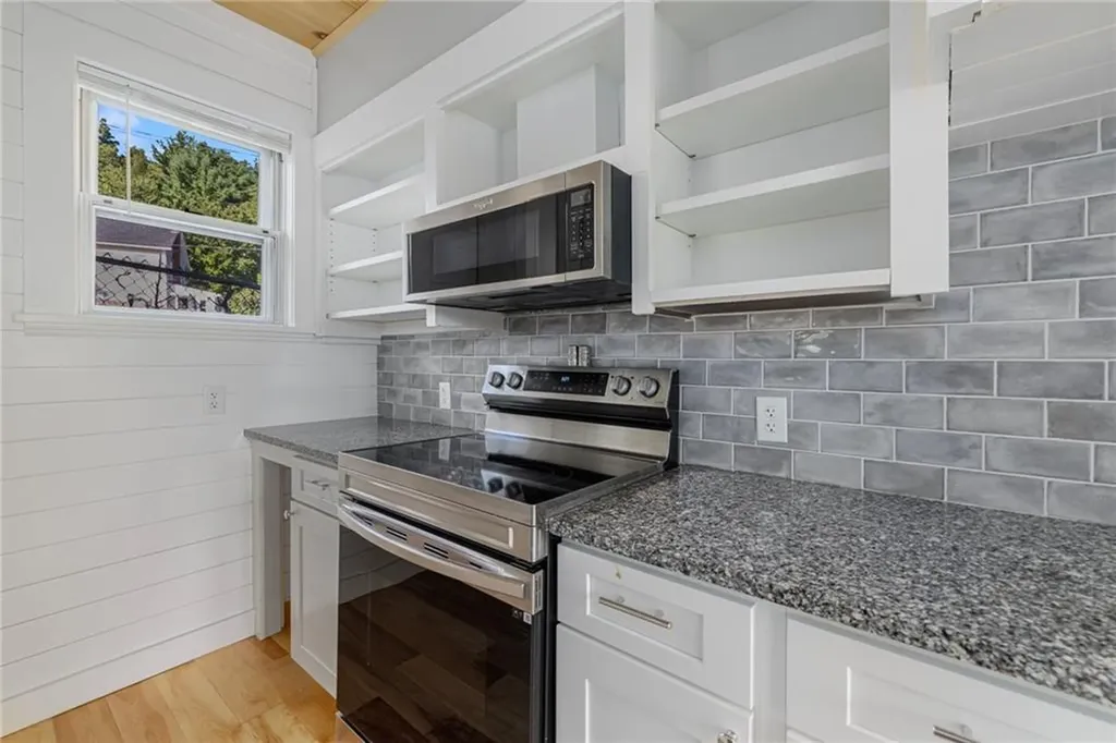 24 Lincoln Avenue Coventry RI 02816