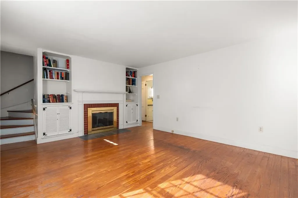21 Smith Street Bristol RI 02809