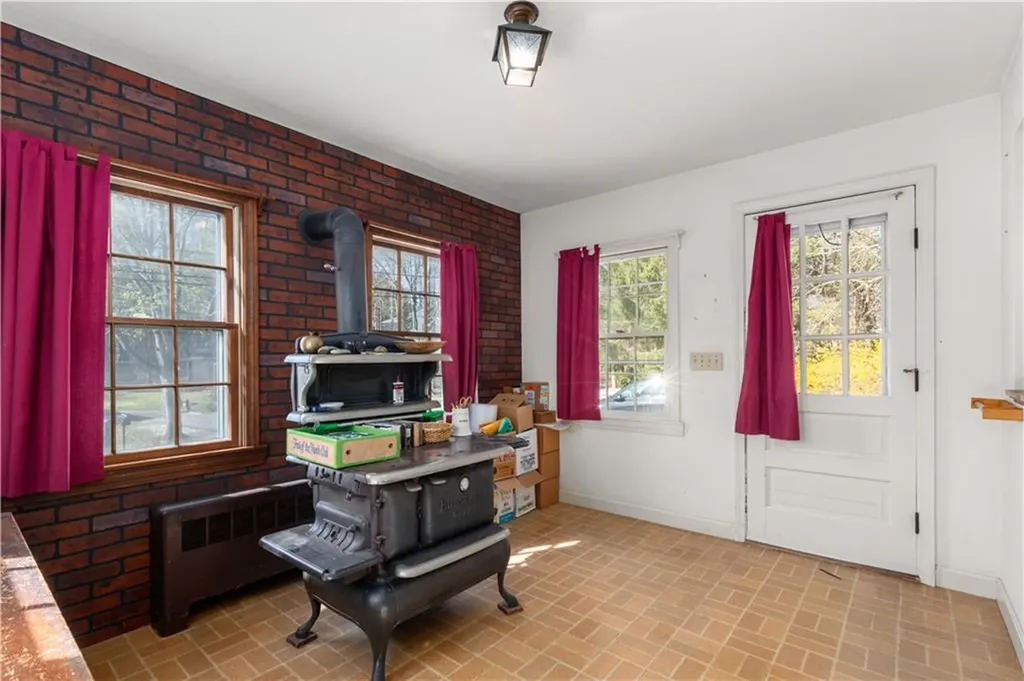 21 Smith Street Bristol RI 02809