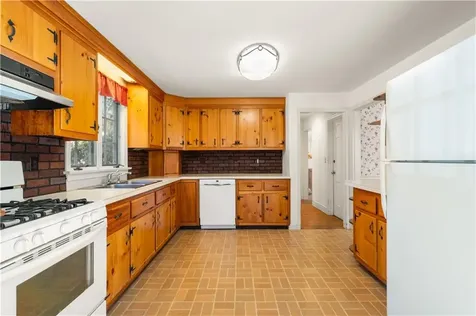 21 Smith Street Bristol RI 02809