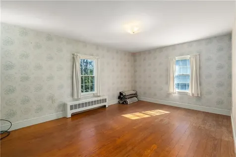 21 Smith Street Bristol RI 02809