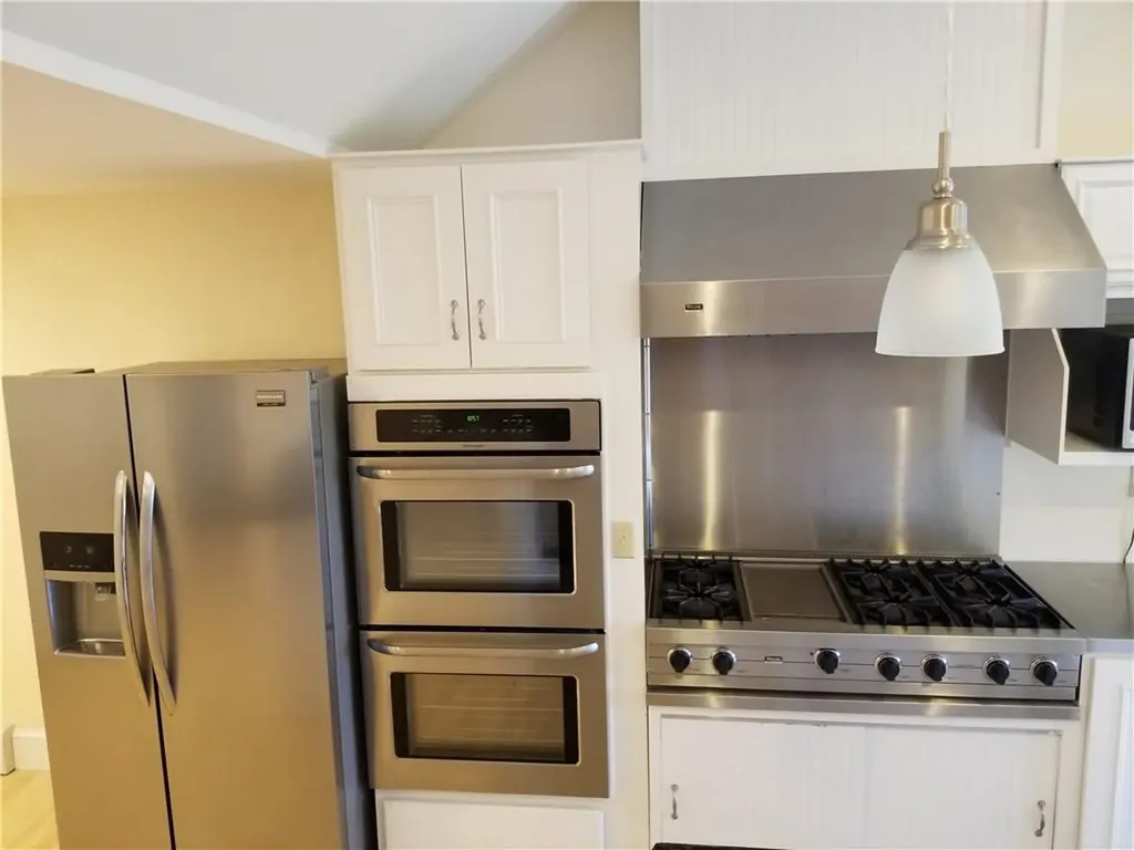 16 Clearview Avenue Portsmouth RI 02871