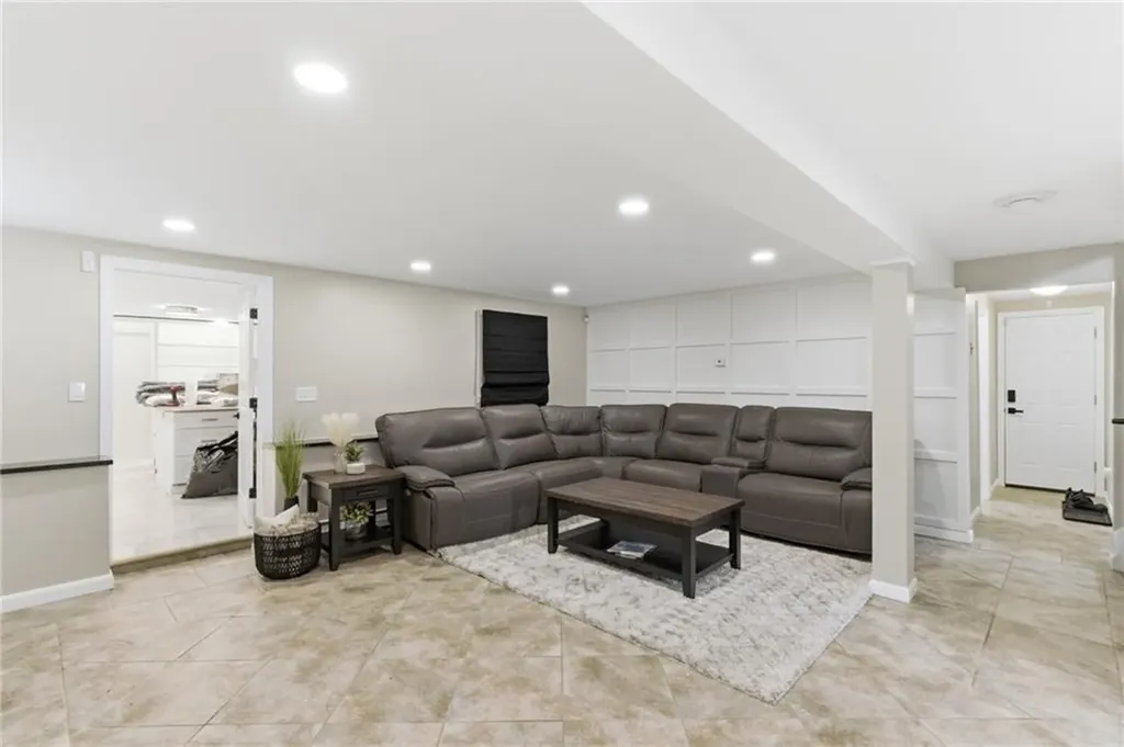 48 Columbus Avenue North Providence RI 02911