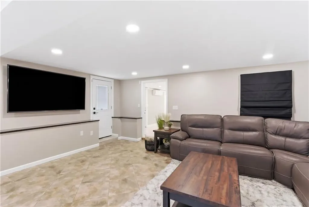 48 Columbus Avenue North Providence RI 02911