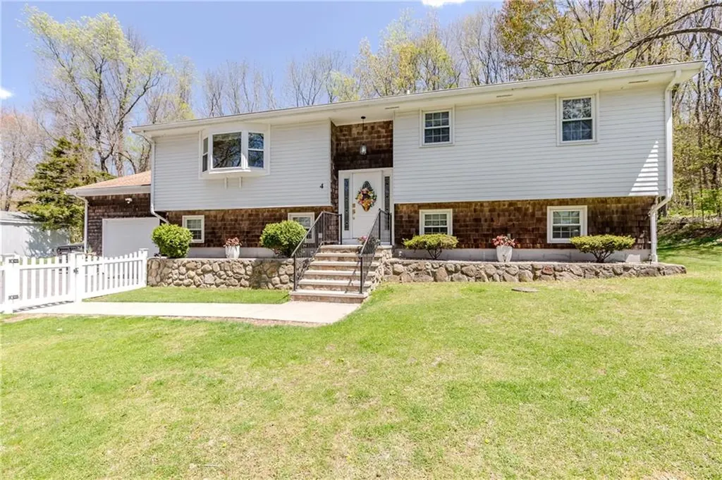 4 Clark Road Smithfield RI 02917