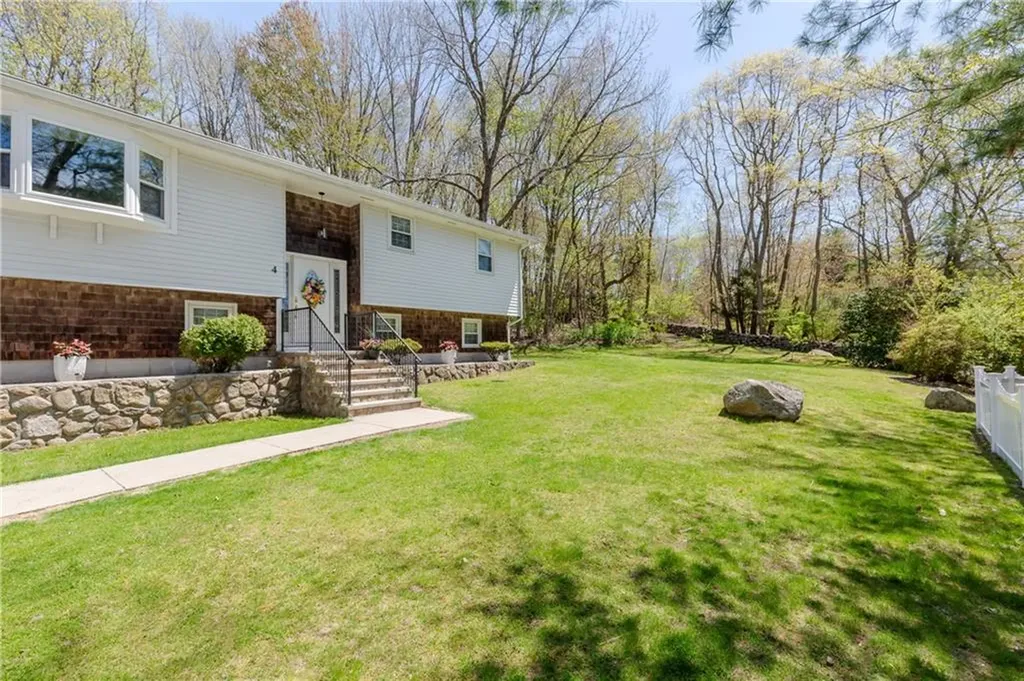 4 Clark Road Smithfield RI 02917