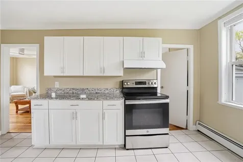 48 Constitution Street Bristol RI 02809