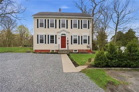 48 Constitution Street Bristol RI 02809