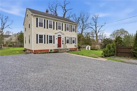 48 Constitution Street Bristol RI 02809