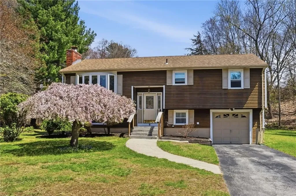 2 Finne Road Johnston RI 02919