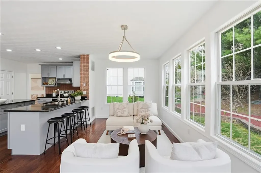 94 Castle Rocks Road Warwick RI 02886