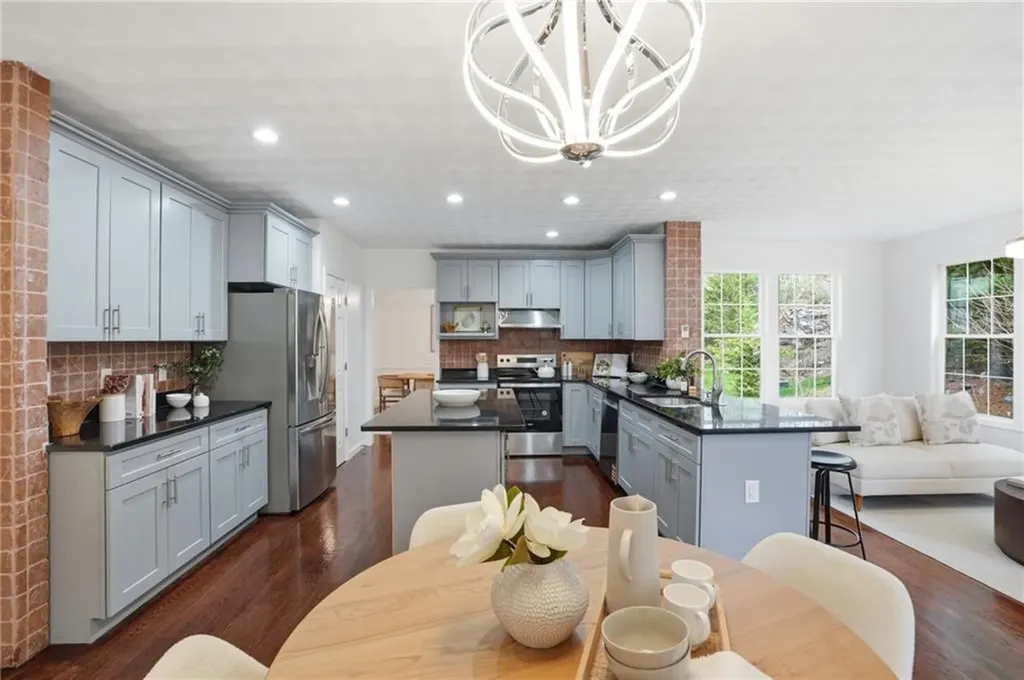 94 Castle Rocks Road Warwick RI 02886