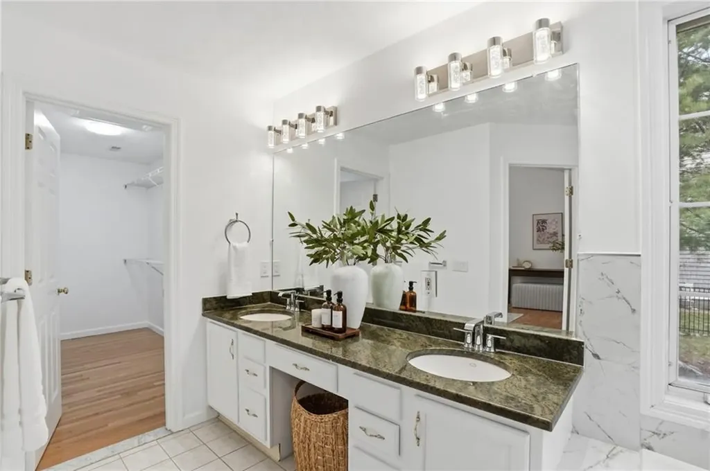 94 Castle Rocks Road Warwick RI 02886