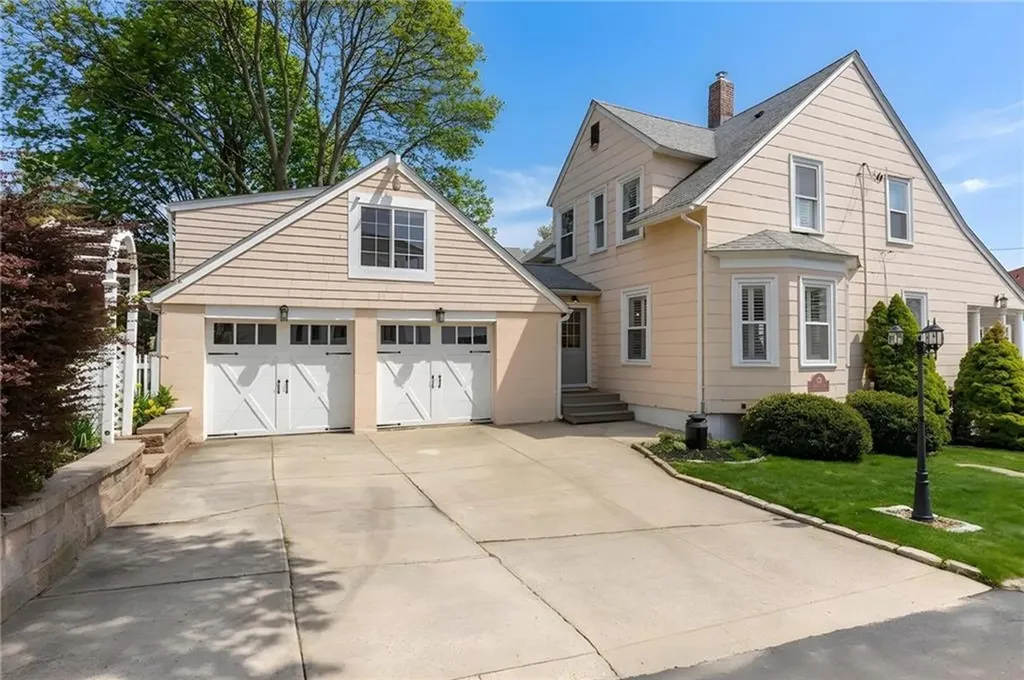 29 Burnett Road Warwick RI 02889