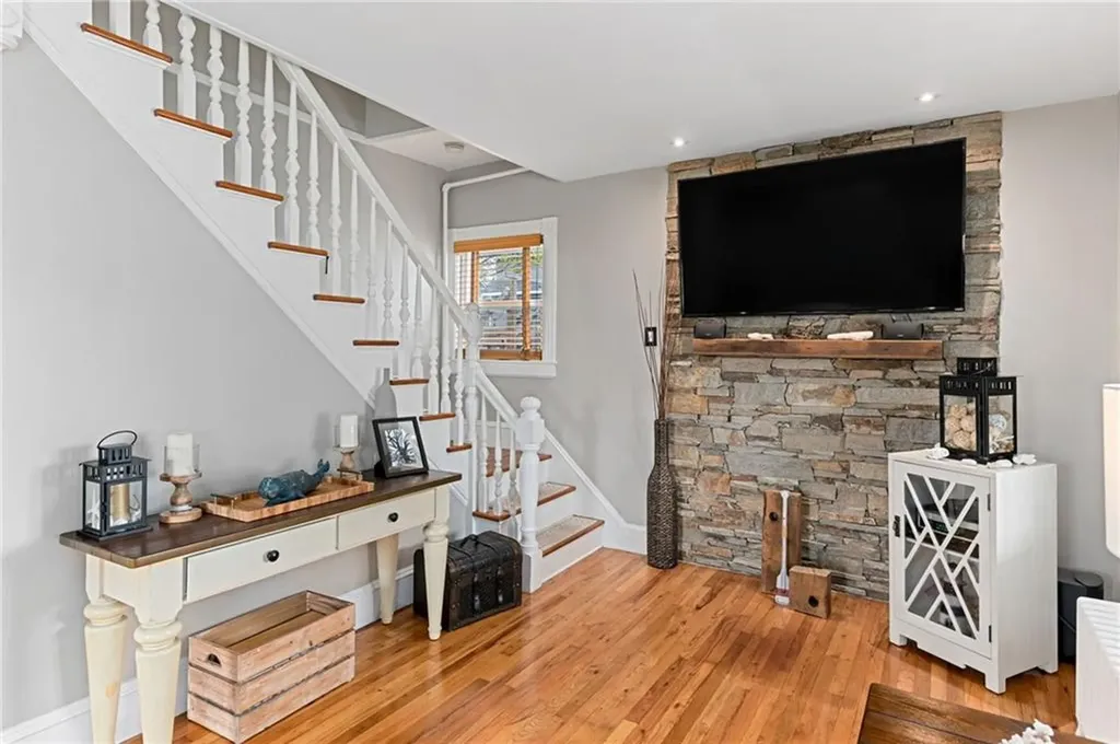 29 Burnett Road Warwick RI 02889