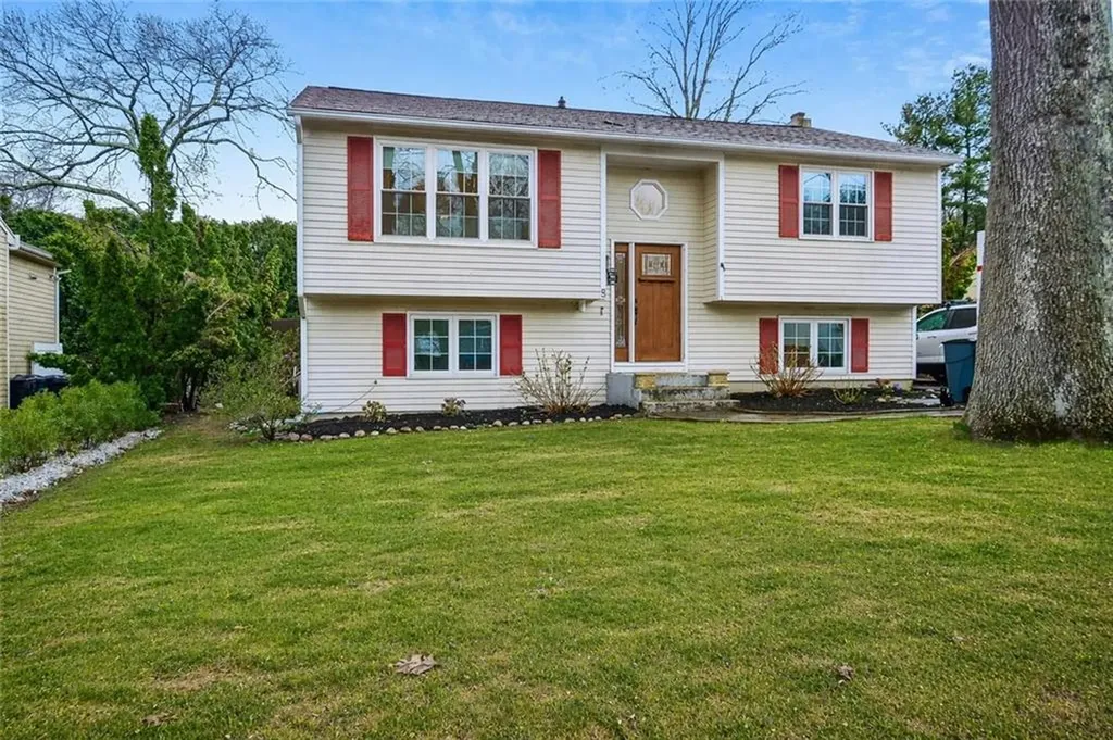 8 Sweet Fern Trail Narragansett RI 02874