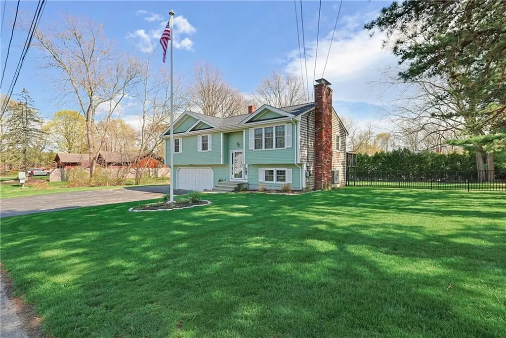 6 Burke Road Bristol RI 02809