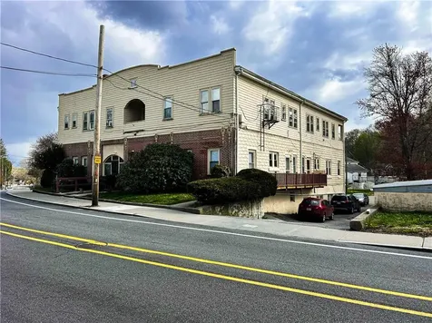 372 Old River Road Lincoln RI 02838