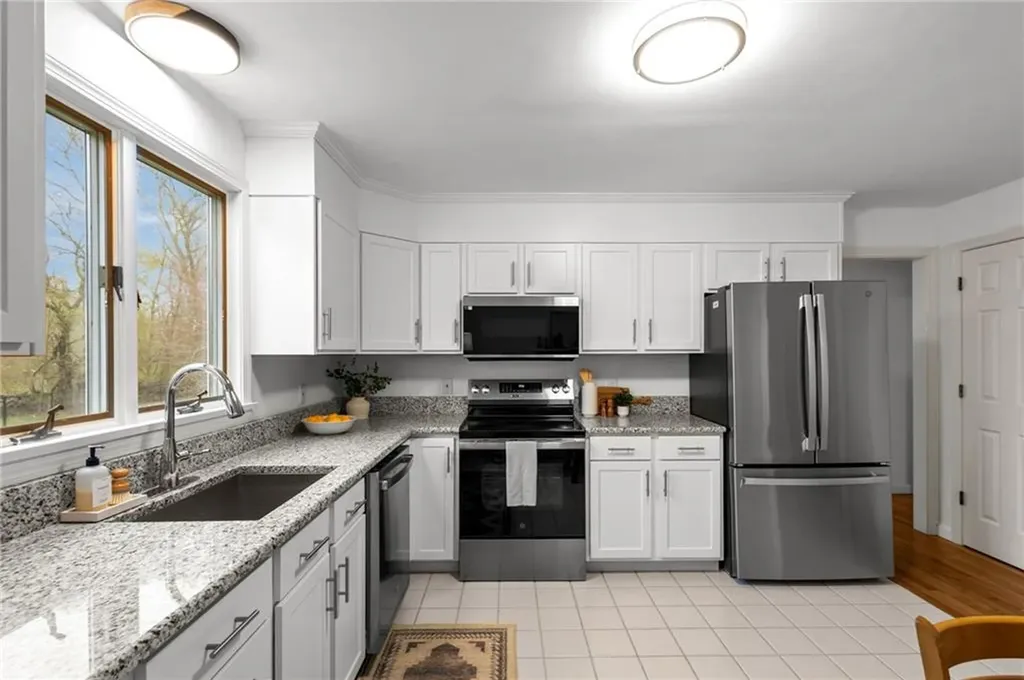 16 College Lane Barrington RI 02806