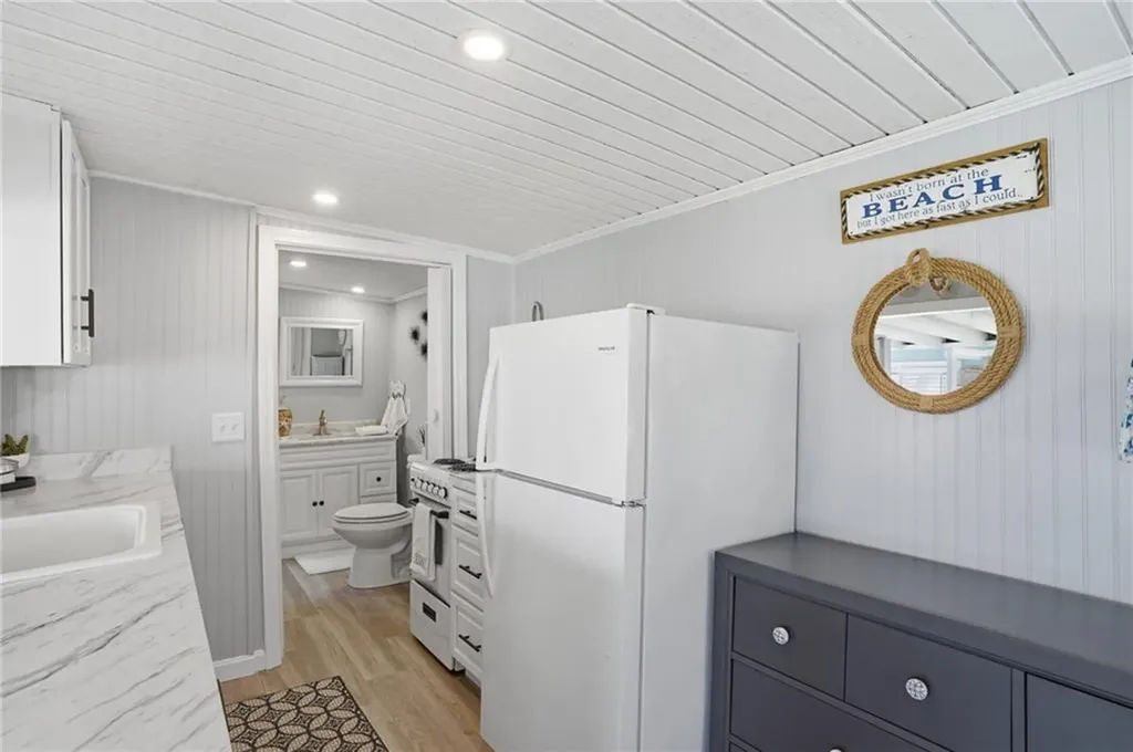 64 #6 Burnside Avenue Narragansett RI 02882