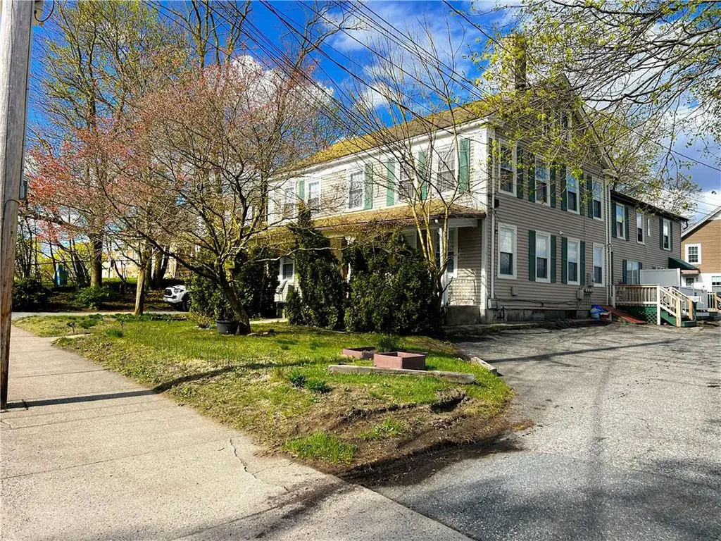 48 56 Providence Street Woonsocket RI 02895