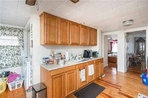 48 56 Providence Street Woonsocket RI 02895