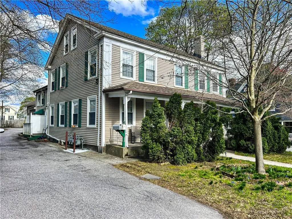 48 56 Providence Street Woonsocket RI 02895