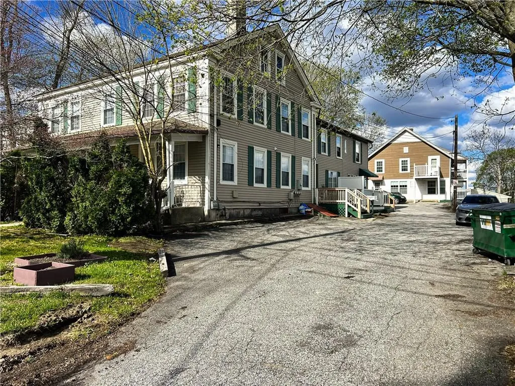48 56 Providence Street Woonsocket RI 02895