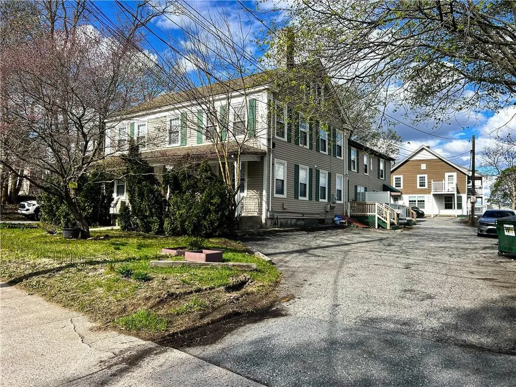 48 56 Providence Street Woonsocket RI 02895