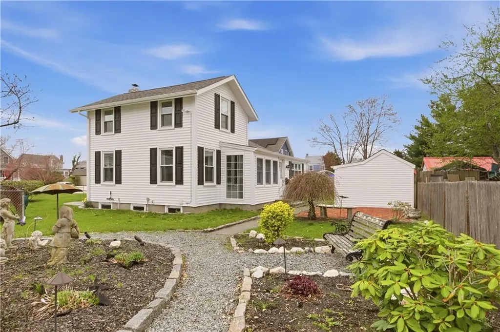 9 Leslie Avenue Barrington RI 02806