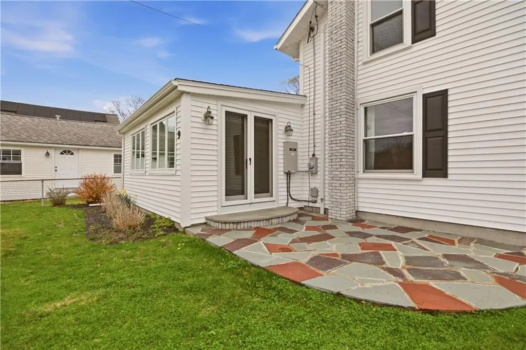9 Leslie Avenue Barrington RI 02806