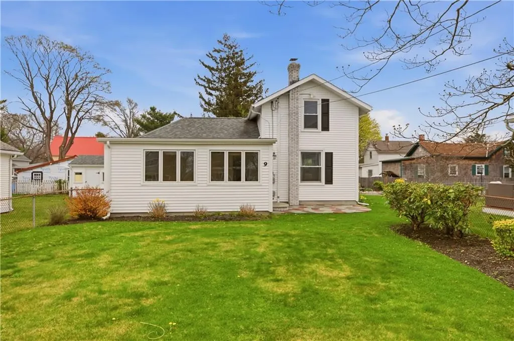 9 Leslie Avenue Barrington RI 02806