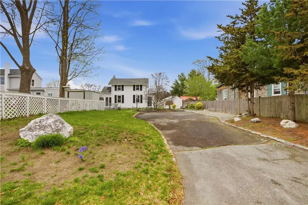 9 Leslie Avenue Barrington RI 02806