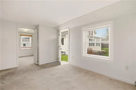 11 Leslie Avenue Barrington RI 02806