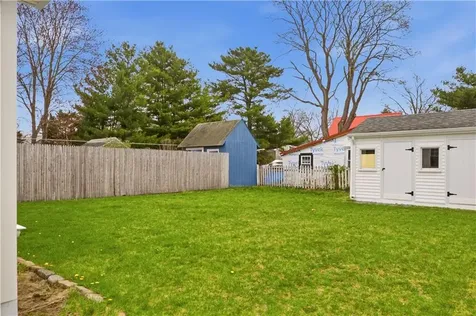 11 Leslie Avenue Barrington RI 02806