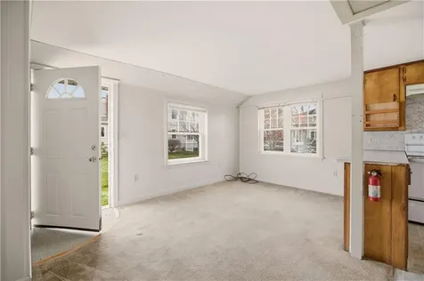 11 Leslie Avenue Barrington RI 02806