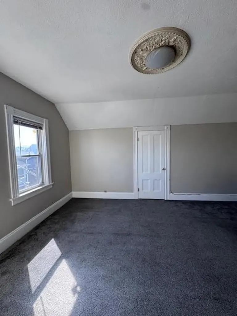 52 Canton Street Providence RI 02908