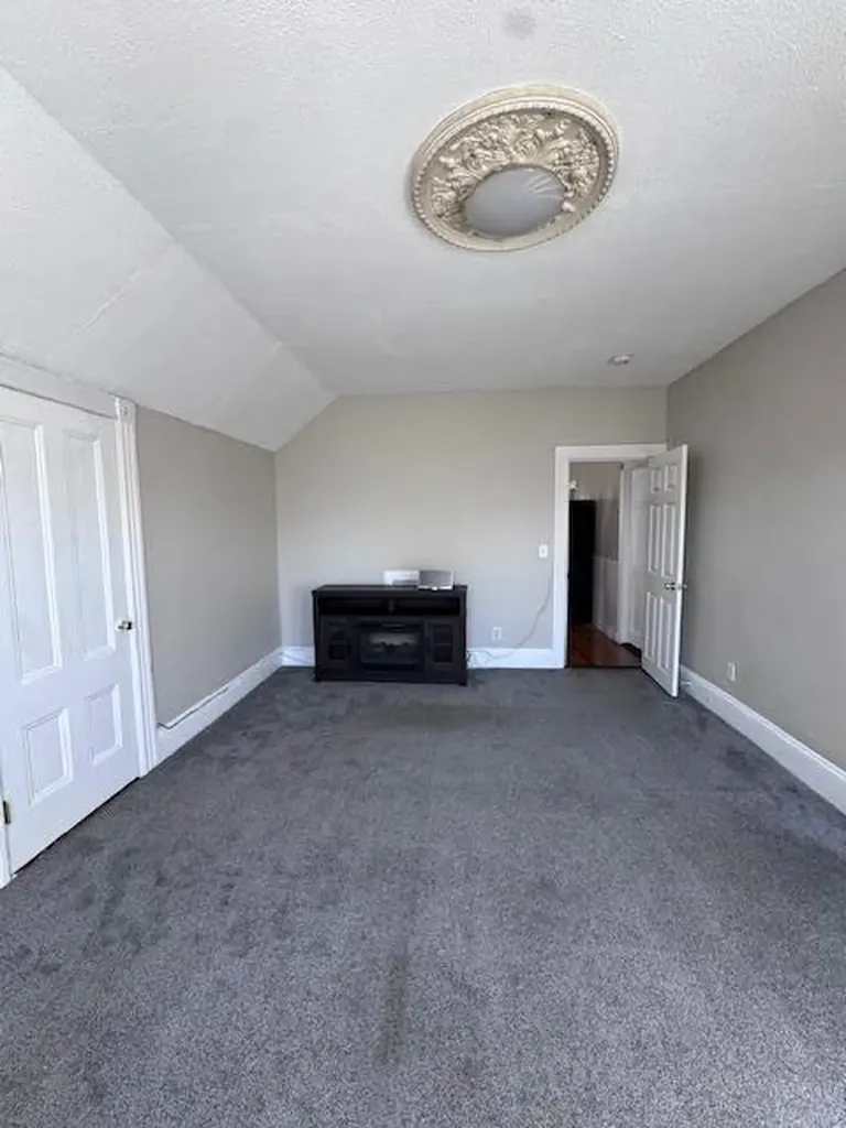 52 Canton Street Providence RI 02908