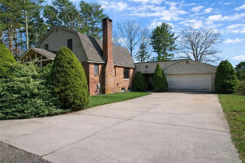 326 B Jingle Valley Road South Kingstown RI 02892