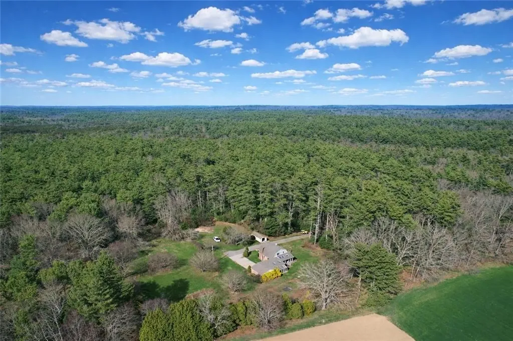 326 B Jingle Valley Road South Kingstown RI 02892