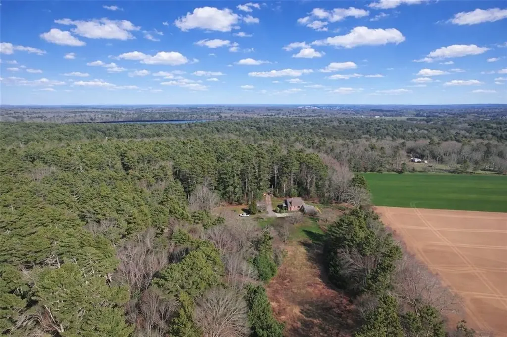 326 B Jingle Valley Road South Kingstown RI 02892