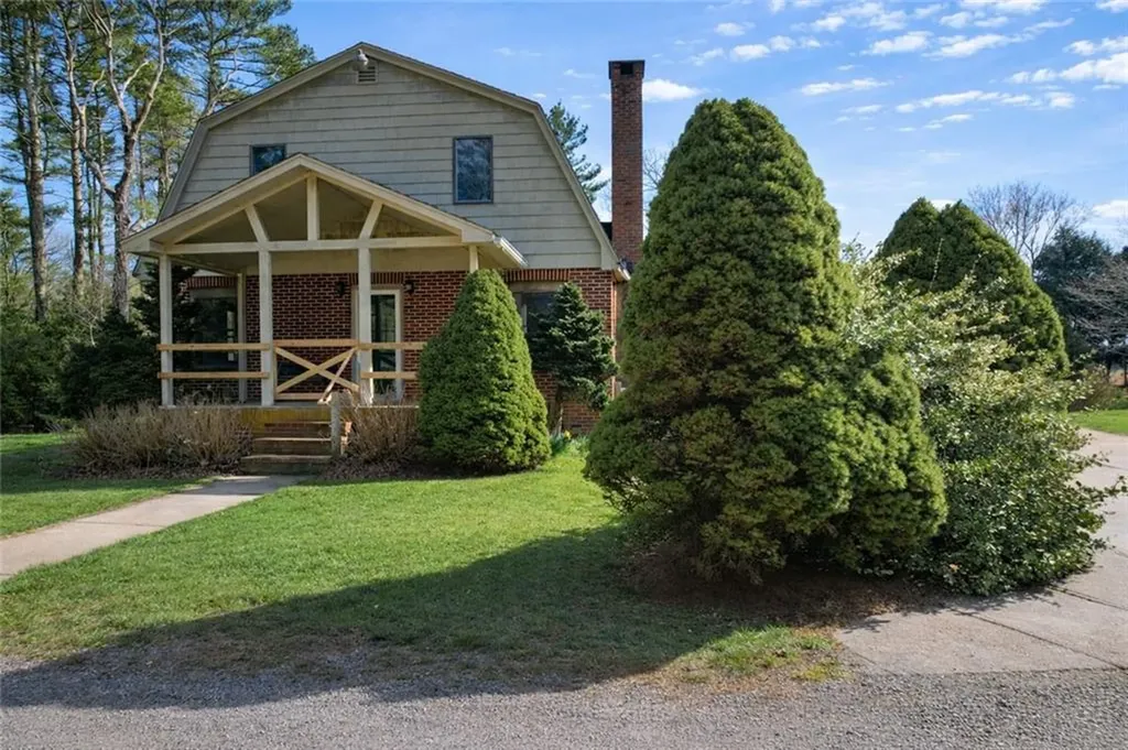 326 B Jingle Valley Road South Kingstown RI 02892