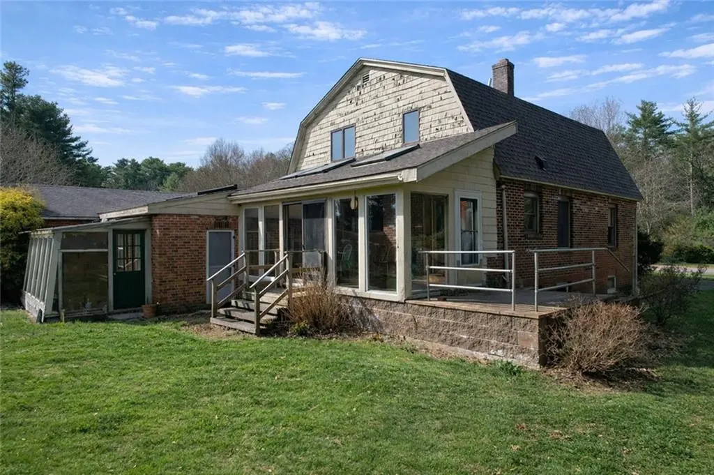 326 B Jingle Valley Road South Kingstown RI 02892